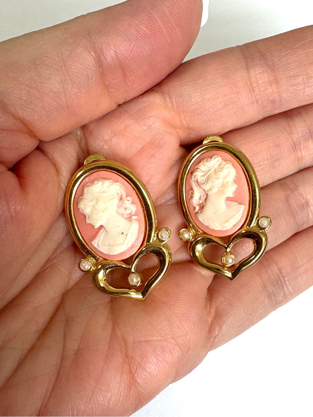 D’orlan Vintage Gold-Tone Pink Cameo Heart Clip On Earrings